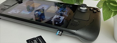 Karta microSD Canvas Go! Plus firmy Kingston w gnieździe na karty konsoli Steam Deck