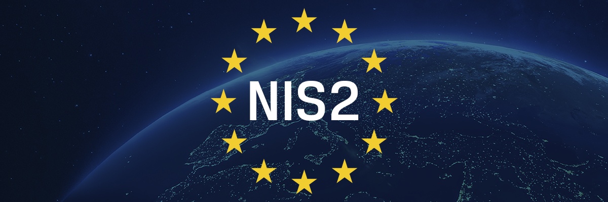 NIS2 dentro da bandeira da UE com luzes da cidade na Europa do espaço ao fundo