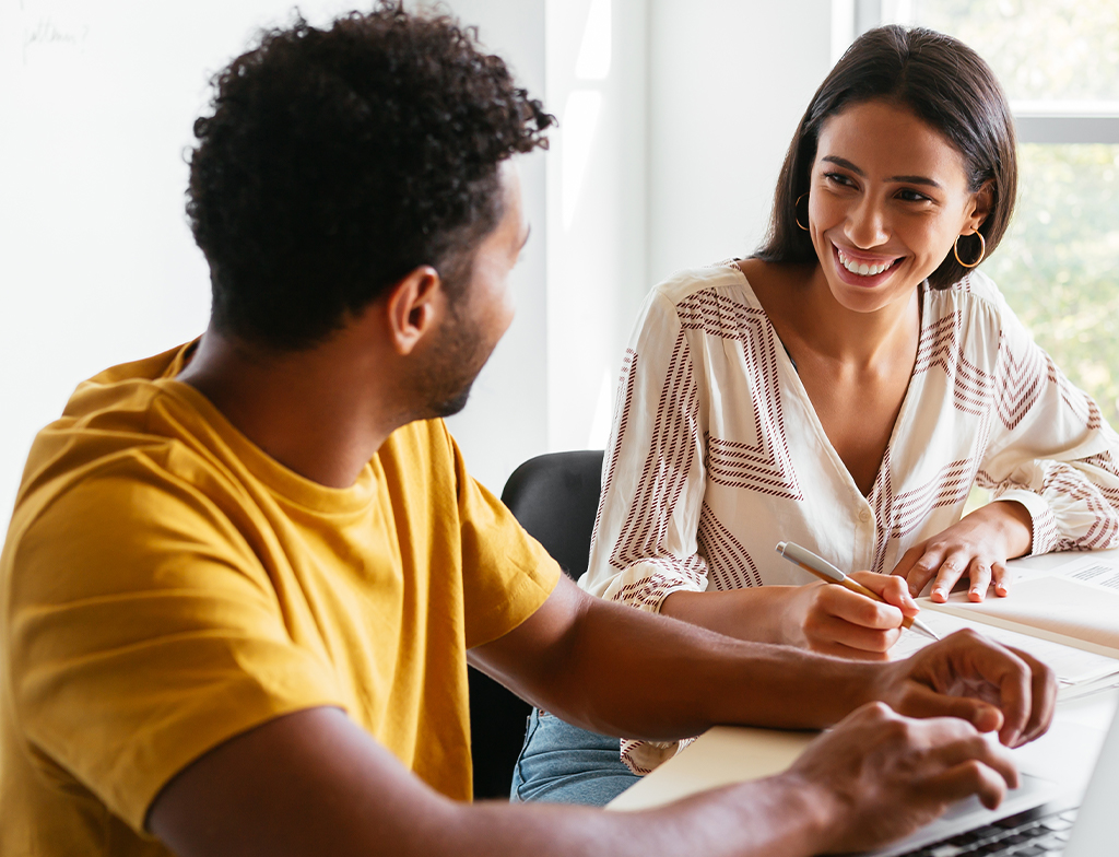 Conformità aziendale I nostri processi di conformità proteggono i nostri dipendenti, clienti e partner, grazie a corsi di formazione, monitoraggio e con la garanzia che Kingston, in qualità di azienda, aderisca a tutti gli standard, leggi e regolamenti applicabili.