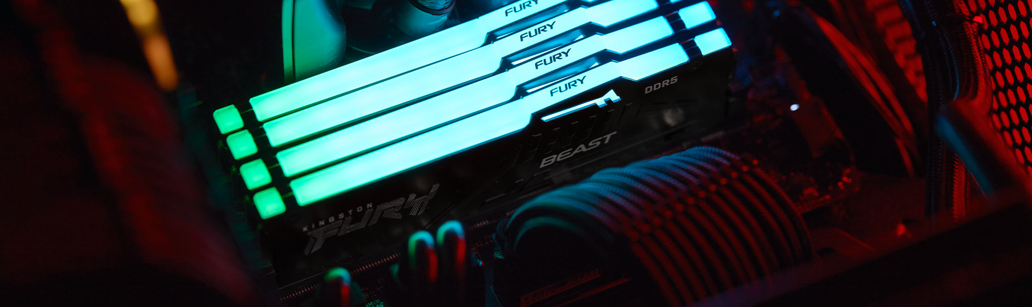 我们获得专利的 Kingston FURY 红外同步技术可同步显示 Kingston FURY Beast DDR5 RGB 充满活力的灯效