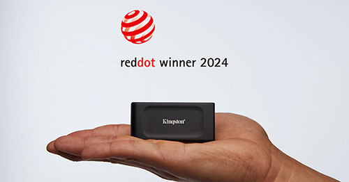 Kingston XS1000 Externe SSD gewinnt 2024 Red Dot Award Kingston's XS1000 External SSD being held in a hand with the reddot logo winner text