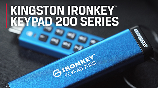 검은색 표면에 놓인 한 쌍의 IronKey Keypad 200 암호화된 USB 플래시 드라이브
