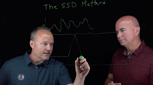 En este video de ChalkTalk, el analista líder de StorageSwiss George Crump y Cameron Crandall de Kingston Technology hablan sobre los discos SSD.